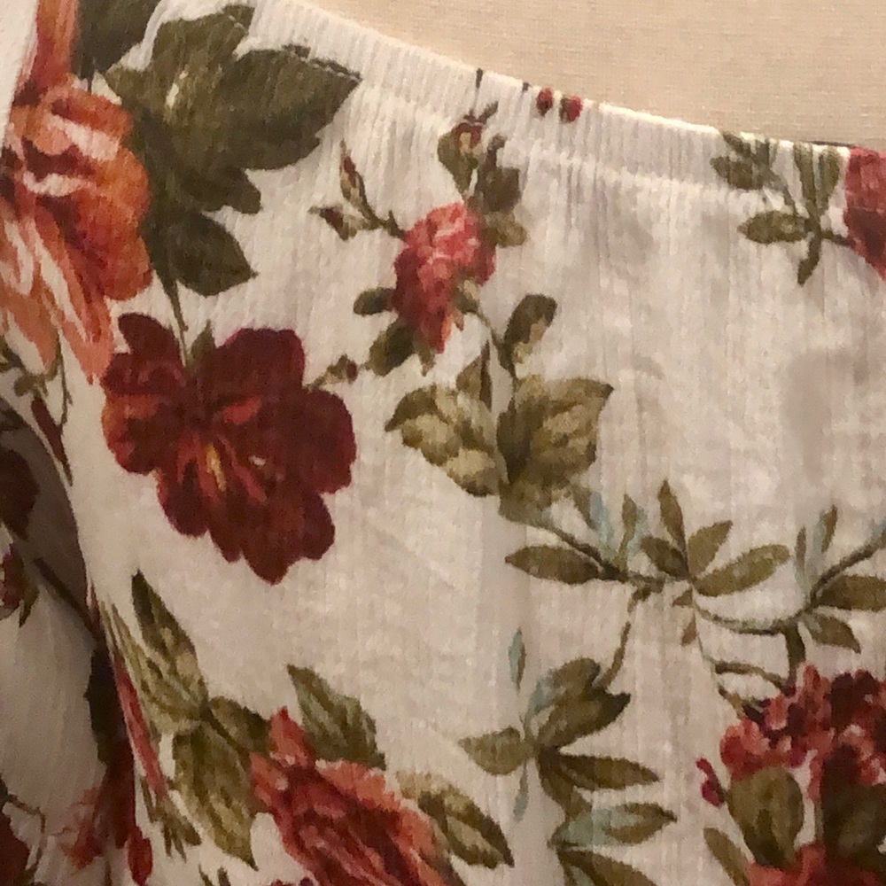 Women’s Ambiance Cropped Top size small - Picture 3 of 5
